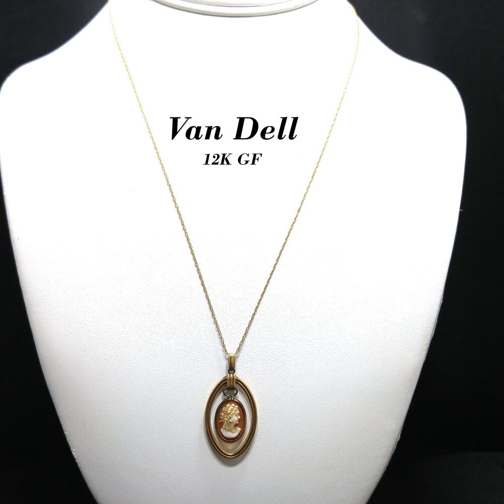 Van Dell Hand-Carved Shell Cameo Necklace – 14K Gold Chain, 1940s Vintage